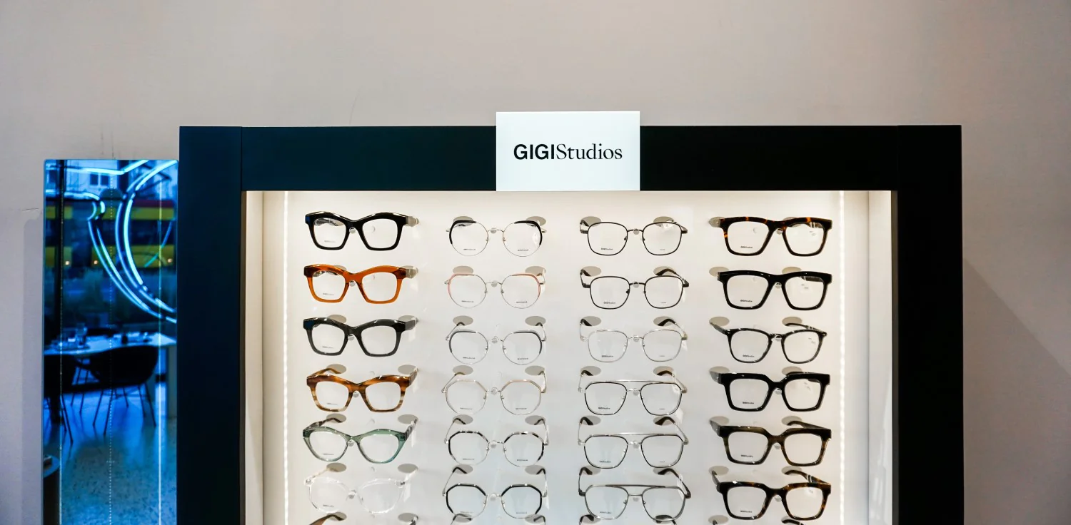 Tabliczka plexi z logo Gigi Studios