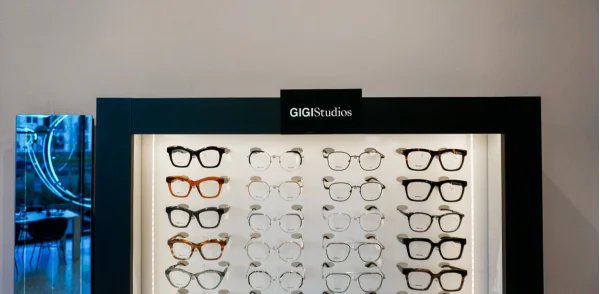 Tabliczka plexi z logo Gigi Studios