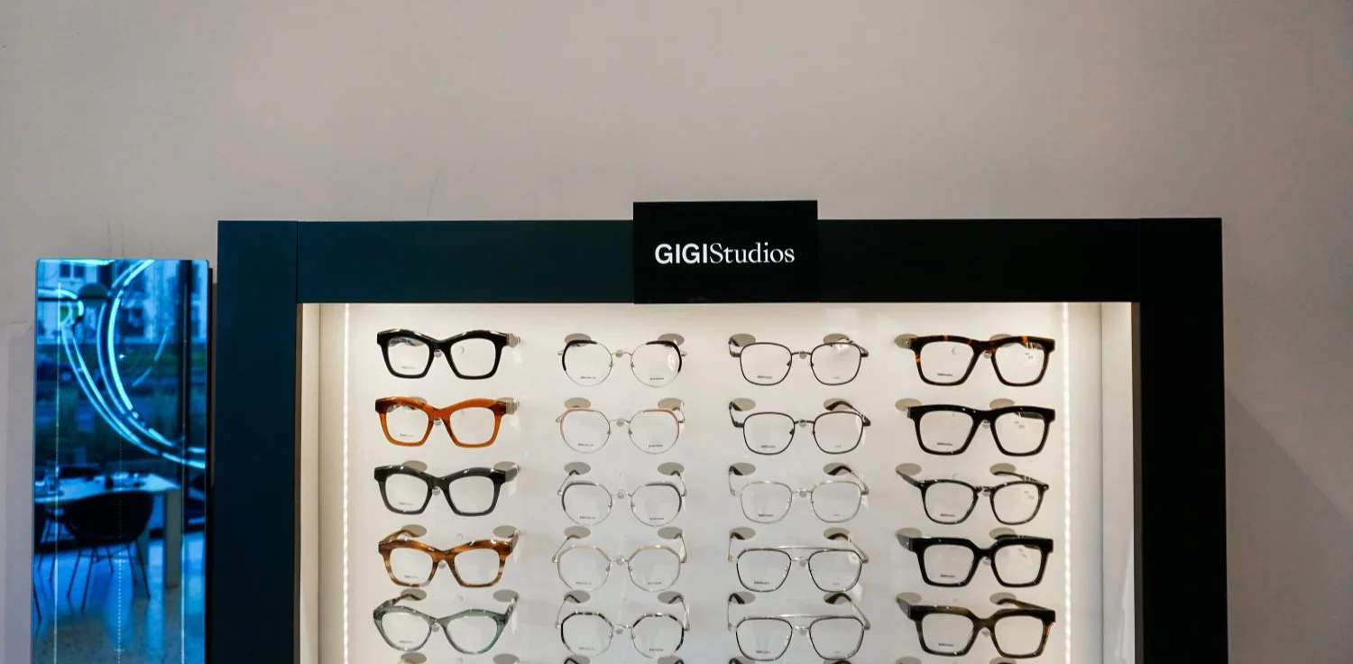 Tabliczka plexi z logo Gigi Studios